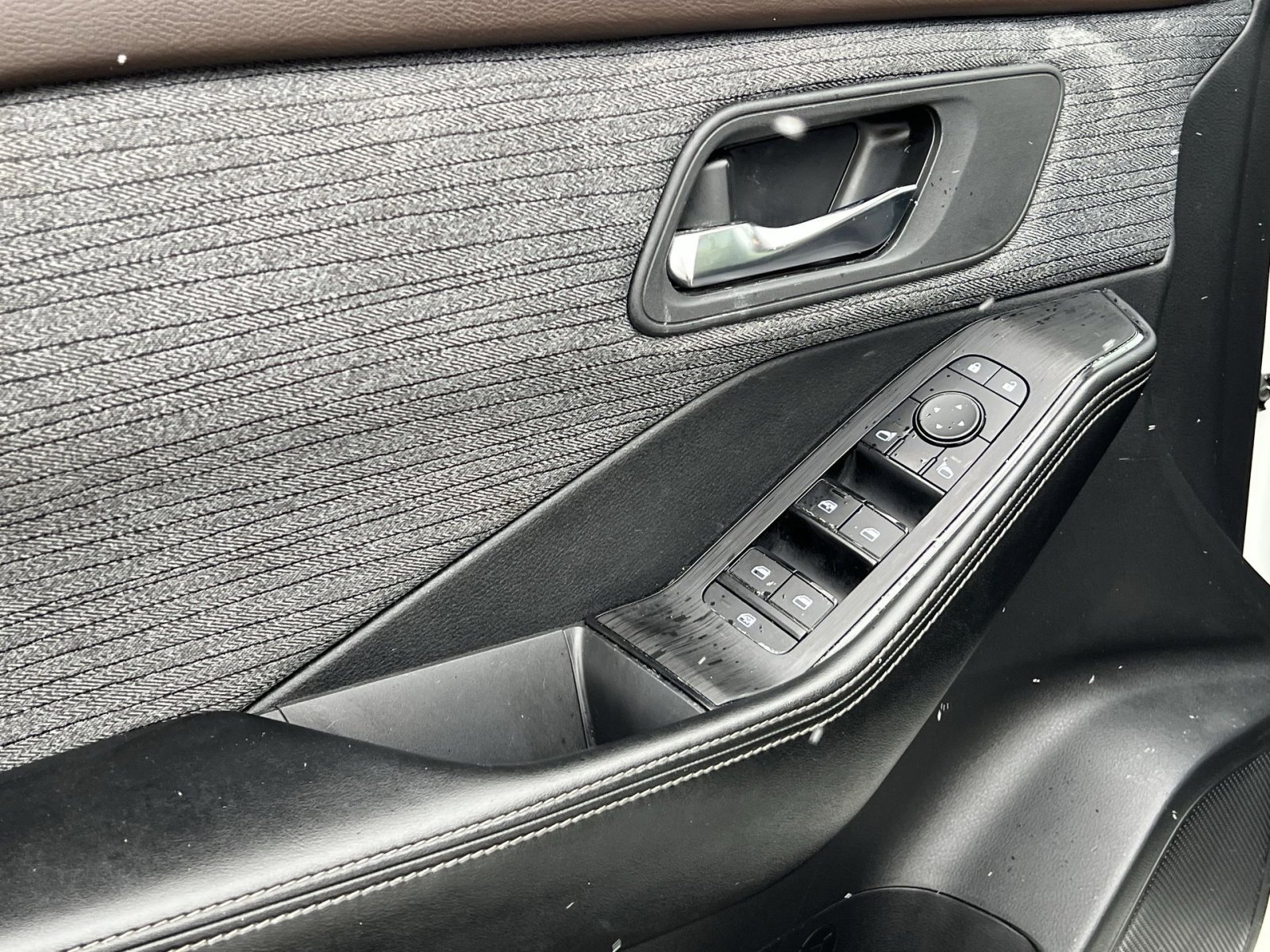 Used 2023 Nissan Rogue SV image 15