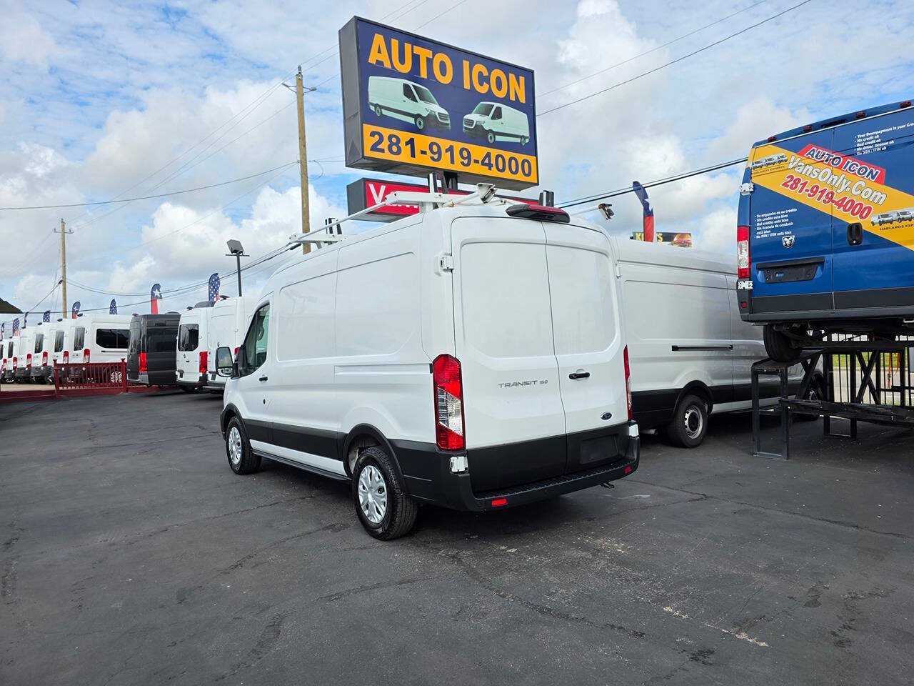 Used 2022 Ford Transit 150 Medium Roof w/ Load Area Protection Package RWD image 28
