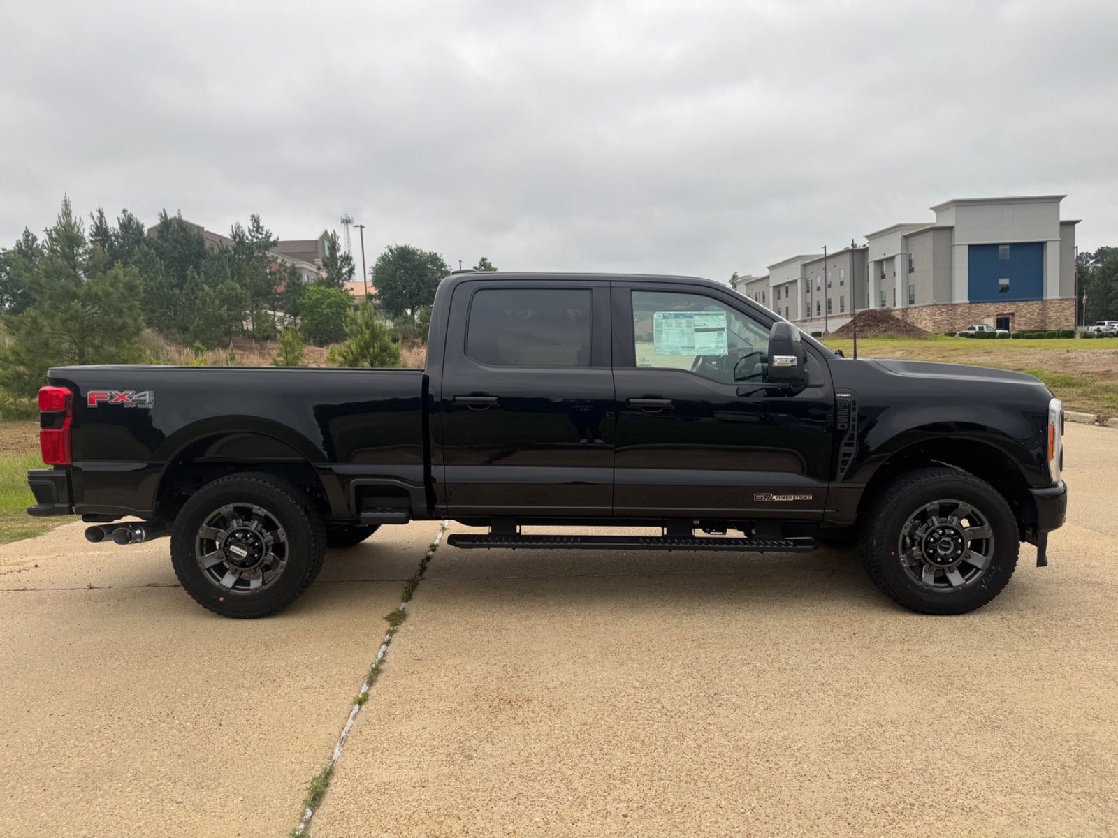 Used 2023 Ford F250 Lariat w/ Lariat Ultimate Package image 3