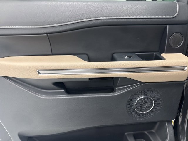 Used 2023 Ford Expedition Max Limited image 25