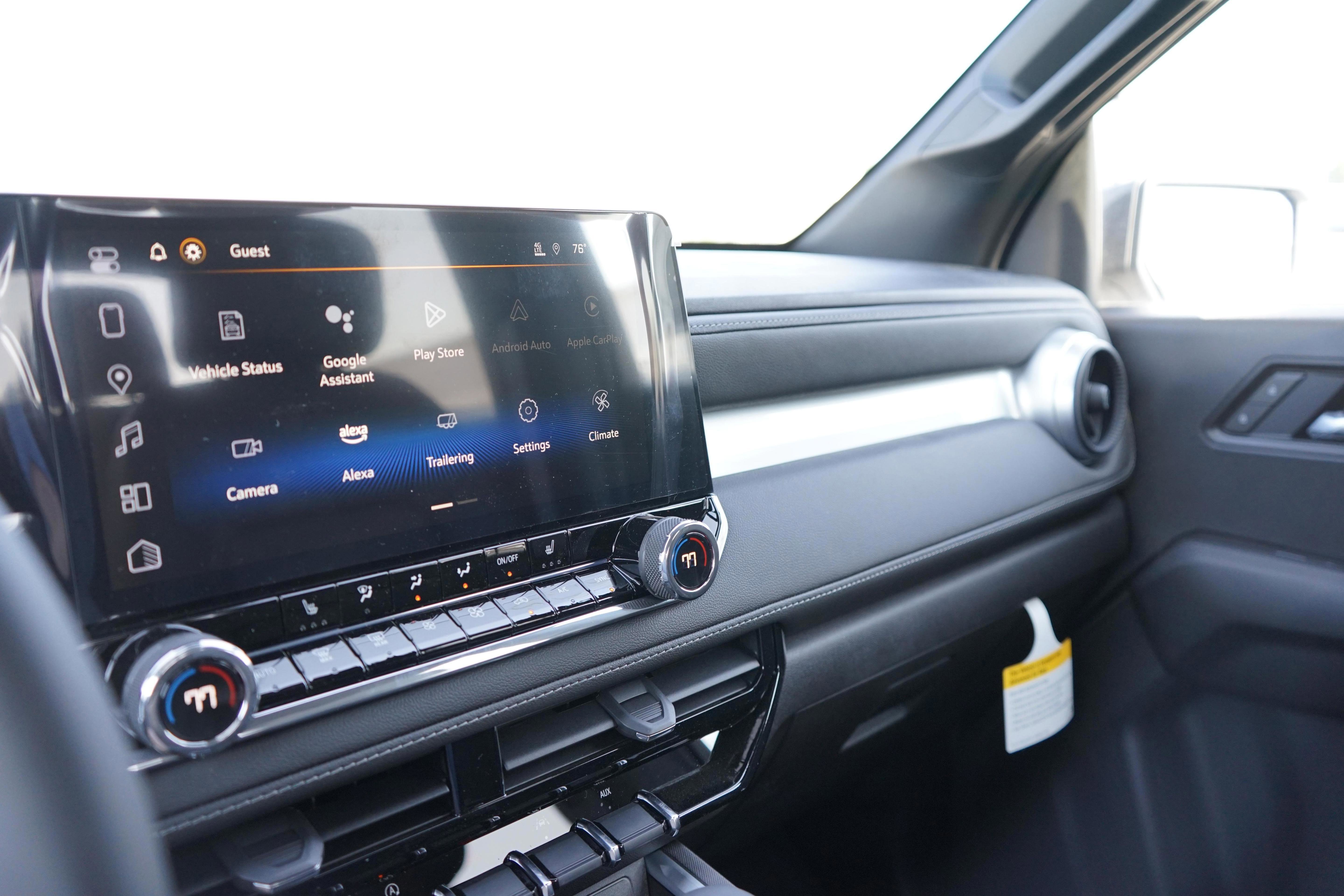 New 2025 Chevrolet Colorado LT w/ LT Convenience Package image 18