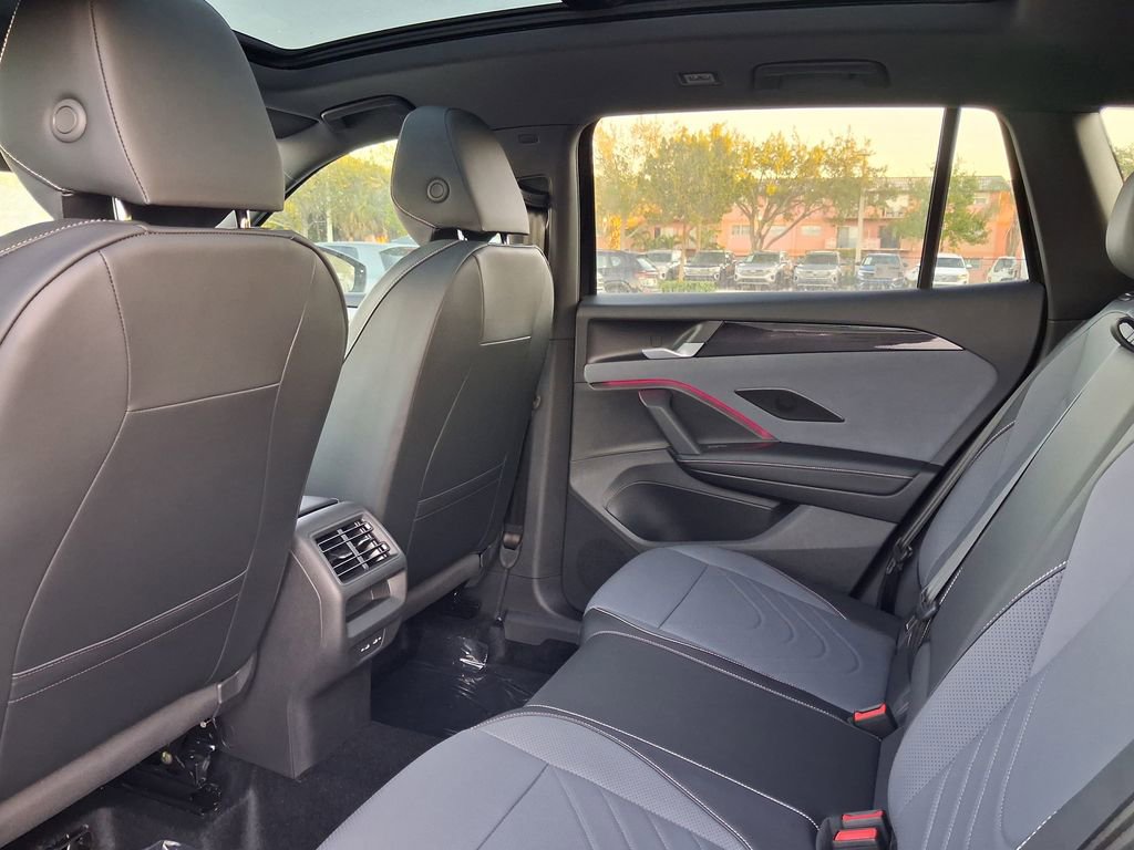 New 2026 Volkswagen Tiguan SE R-Line image 5