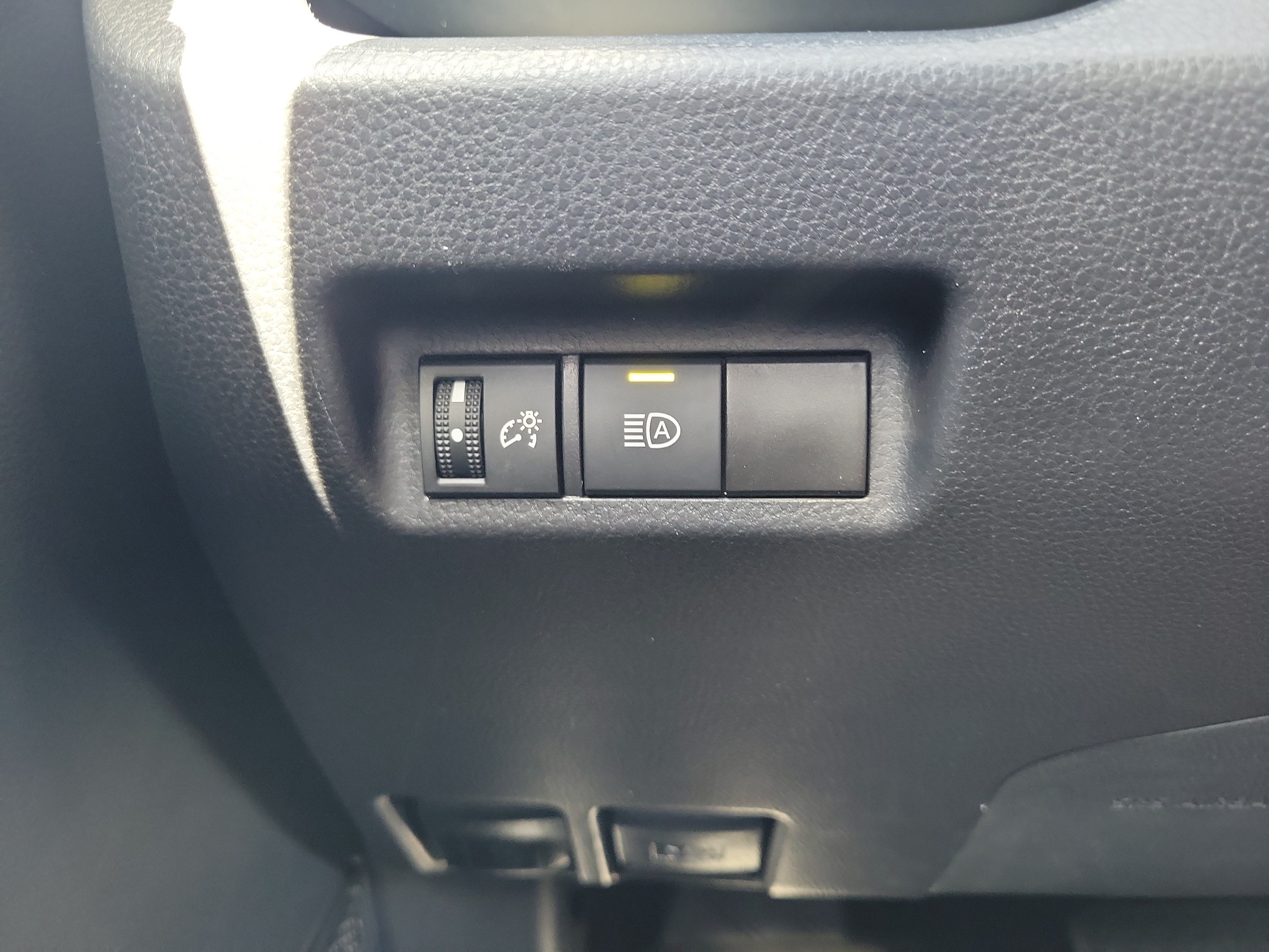 Used 2025 Toyota RAV4 LE AWD/4WD image 29
