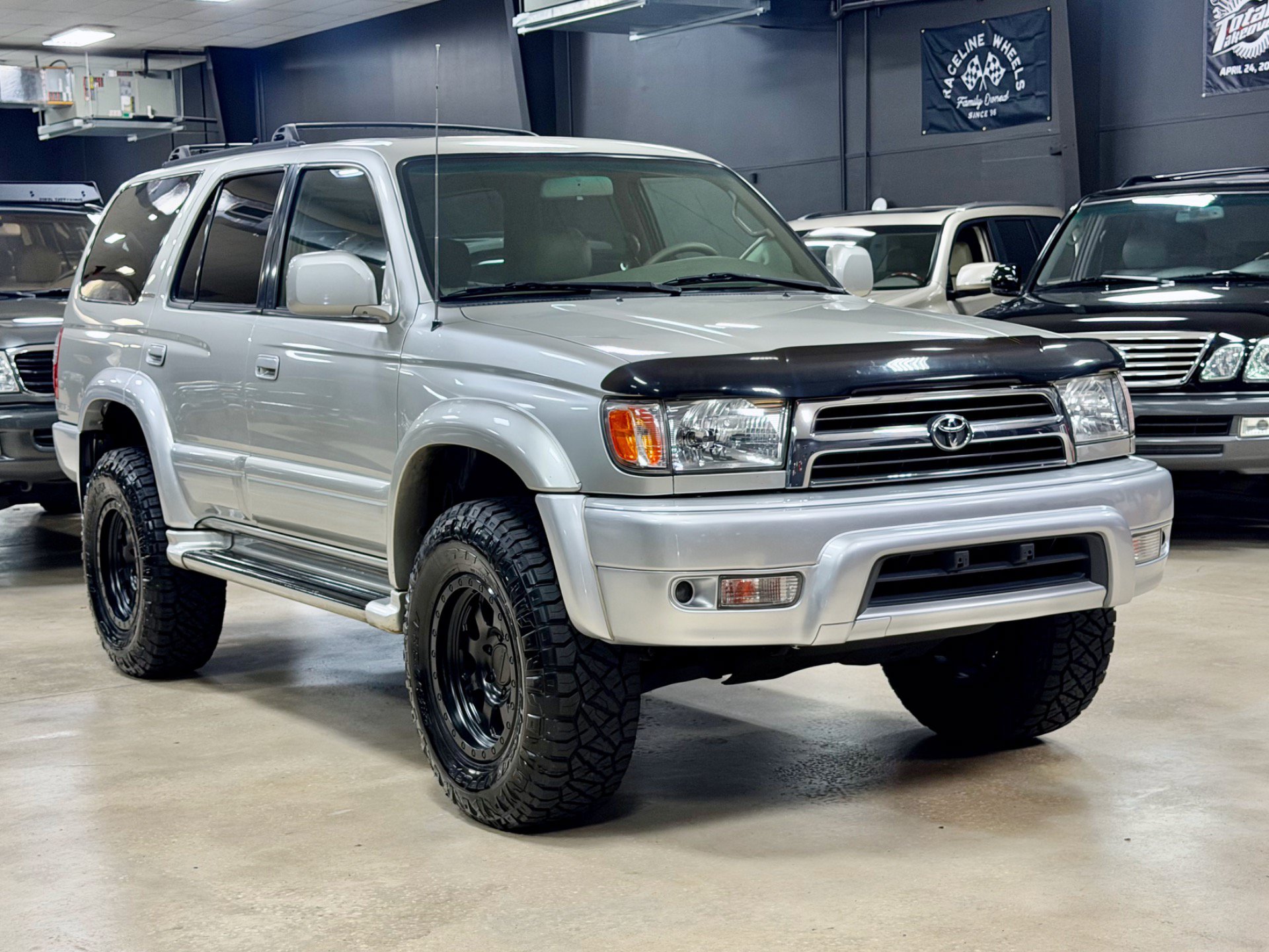 Used 2000 Toyota 4Runner Limited AWD/4WD image 4