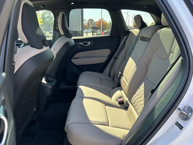 New 2026 Volvo XC60 B5 Core w/ Climate Package PRO AWD/4WD image 17