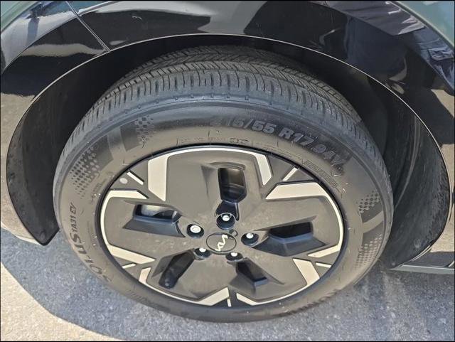 Certified 2024 Kia Niro Wave FWD image 7