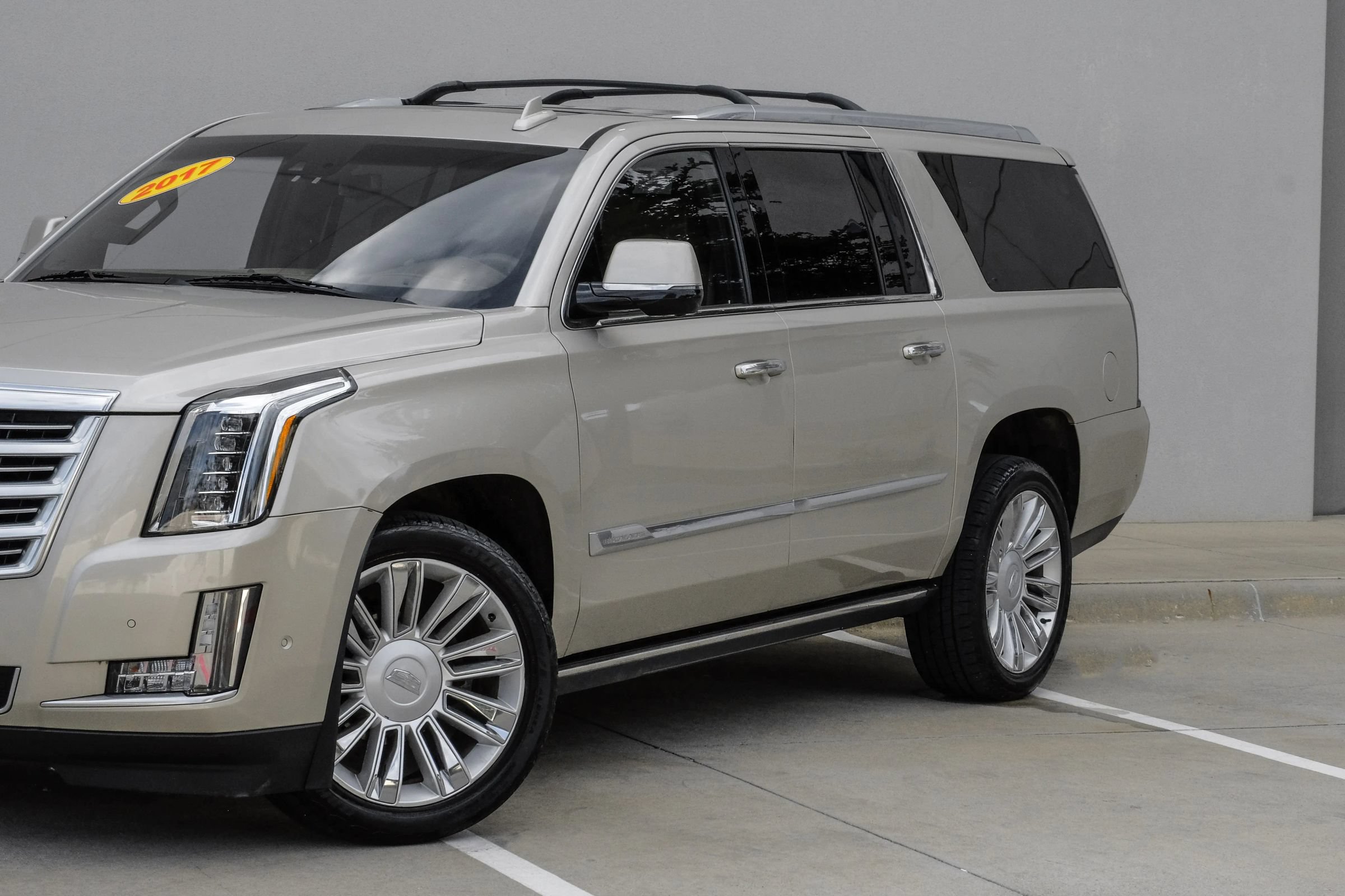 Used 2017 Cadillac Escalade ESV Platinum AWD/4WD image 13