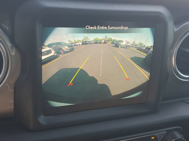 Used 2020 Jeep Wrangler Unlimited Sahara w/ Dual Top Group AWD/4WD image 28