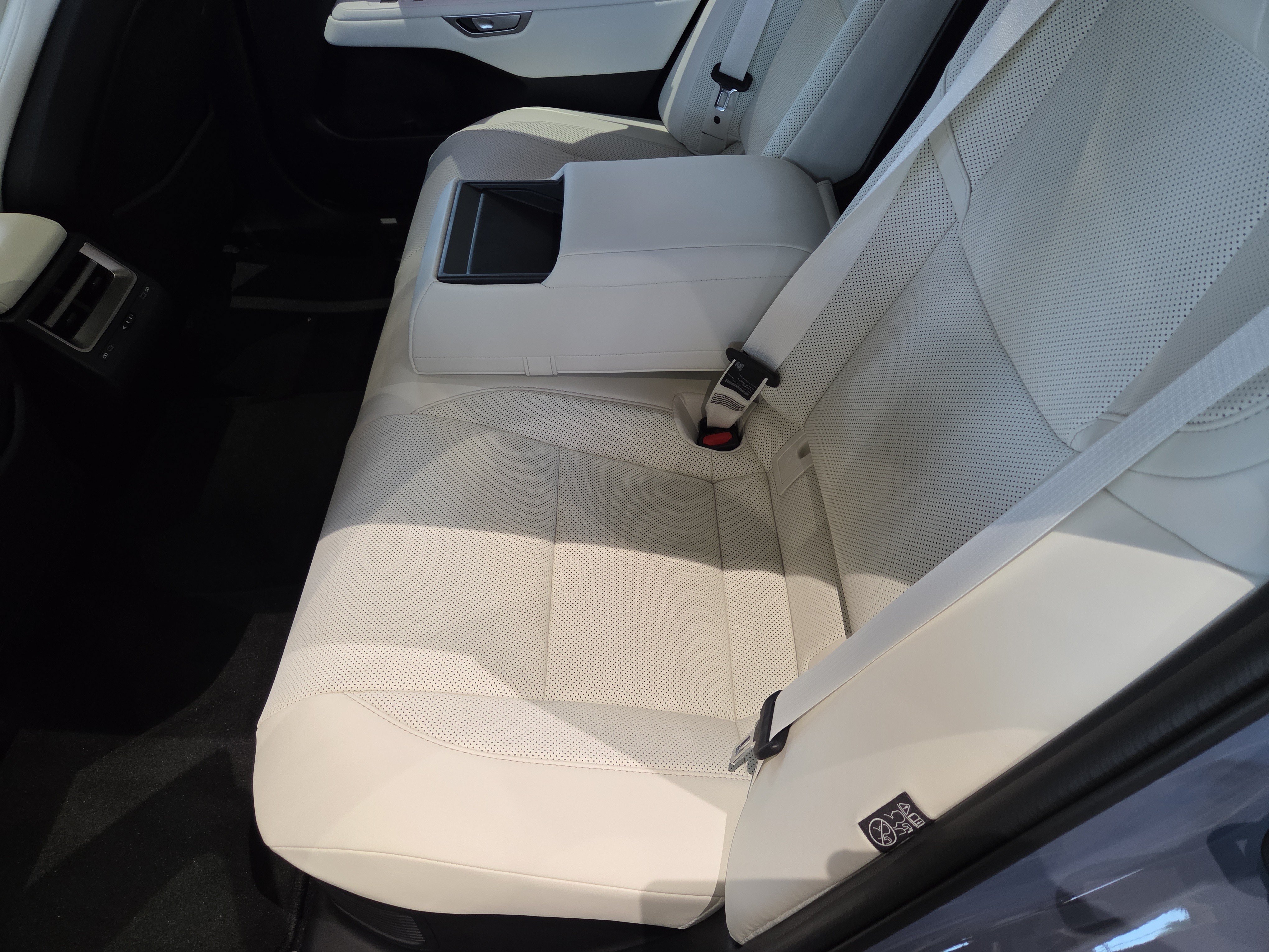 New 2026 Lexus ES 350h AWD image 10