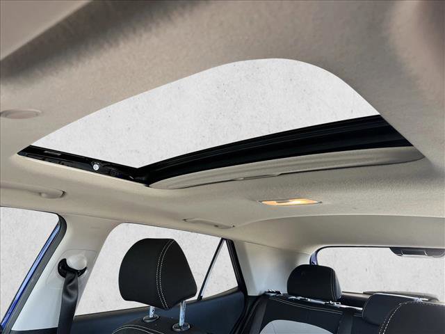 Used 2025 Hyundai Venue SEL image 12