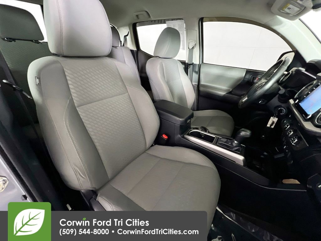 Used 2020 Toyota Tacoma SR5 AWD/4WD image 17