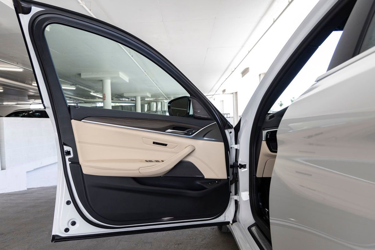 Certified 2023 BMW 530e w/ Premium Package image 13