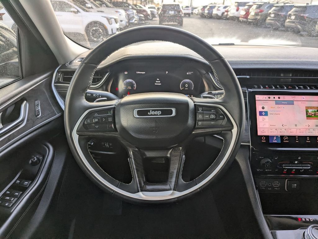 Used 2023 Jeep Grand Cherokee L Limited w/ Black Appearance Package image 16