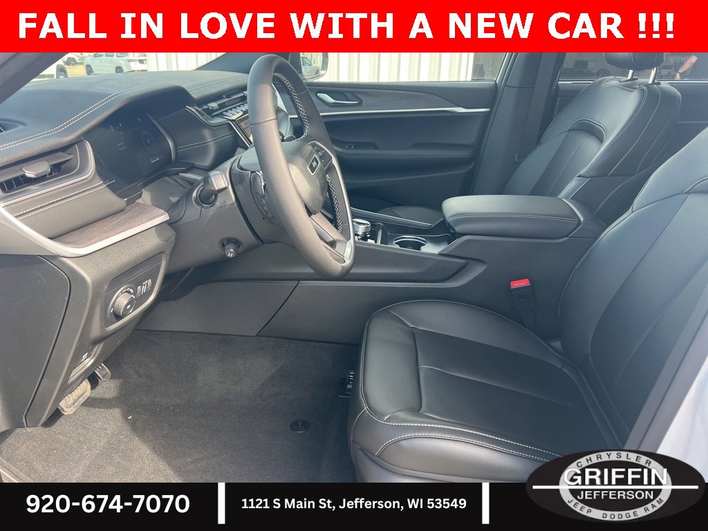 New 2025 Jeep Grand Cherokee Limited w/ Luxury Tech Group II image 17