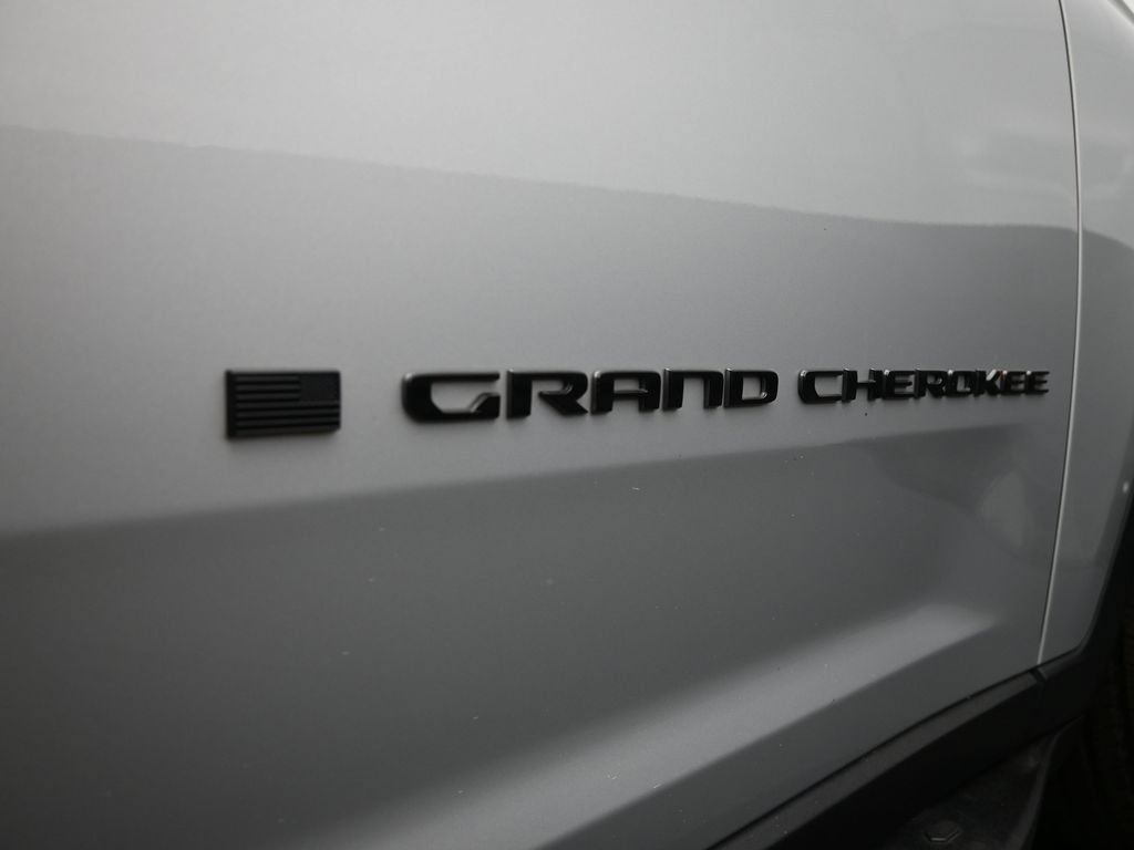 Used 2024 Jeep Grand Cherokee Altitude AWD/4WD image 41