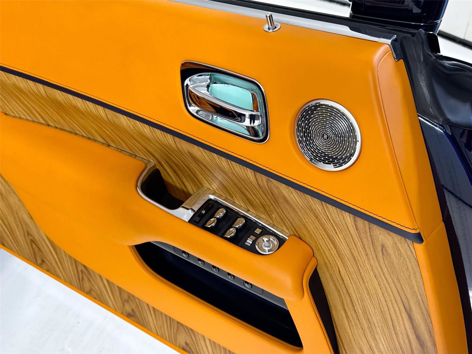 Used 2021 Rolls-Royce Dawn image 17