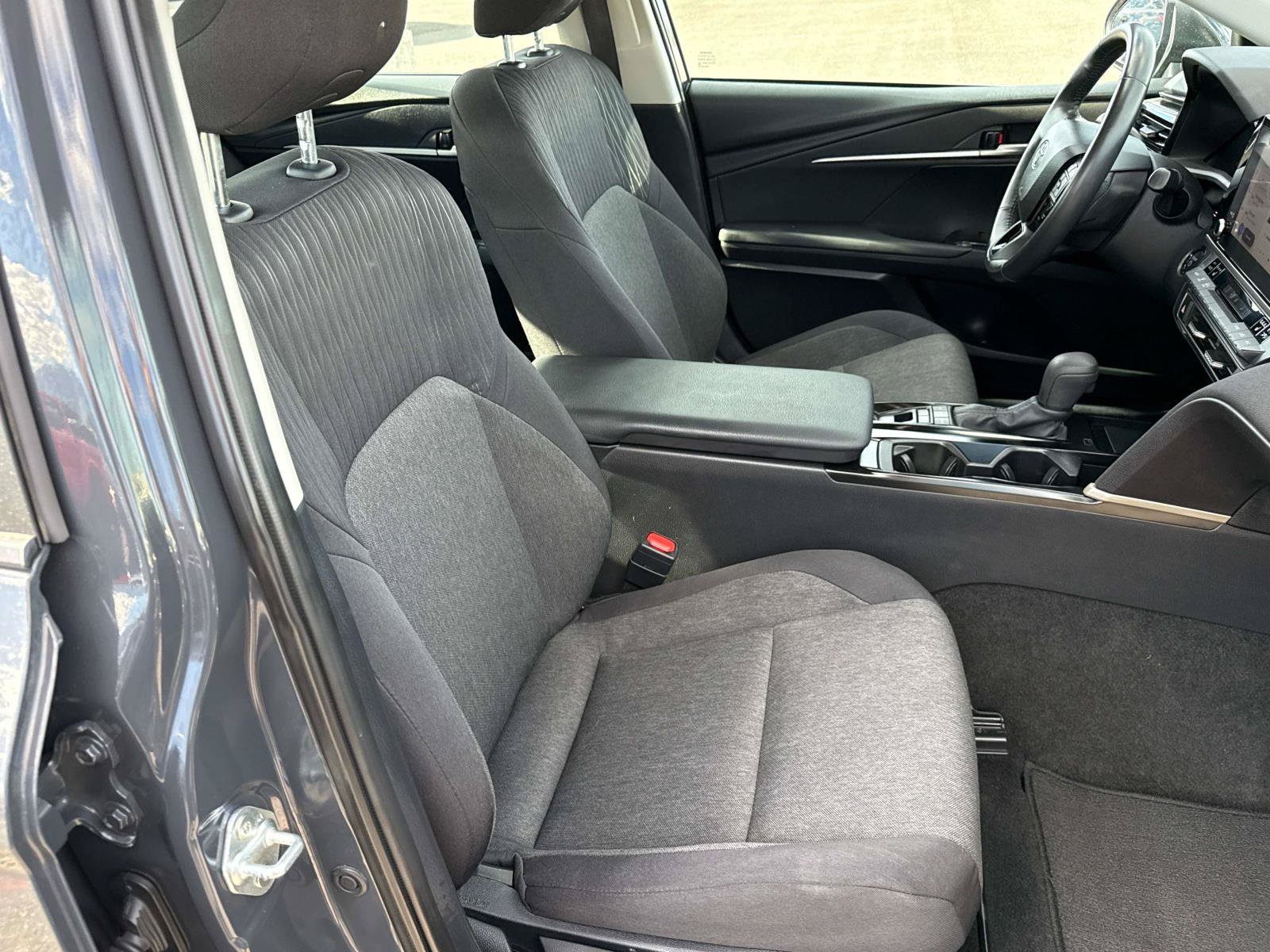 Used 2025 Toyota Camry XLE AWD/4WD image 17