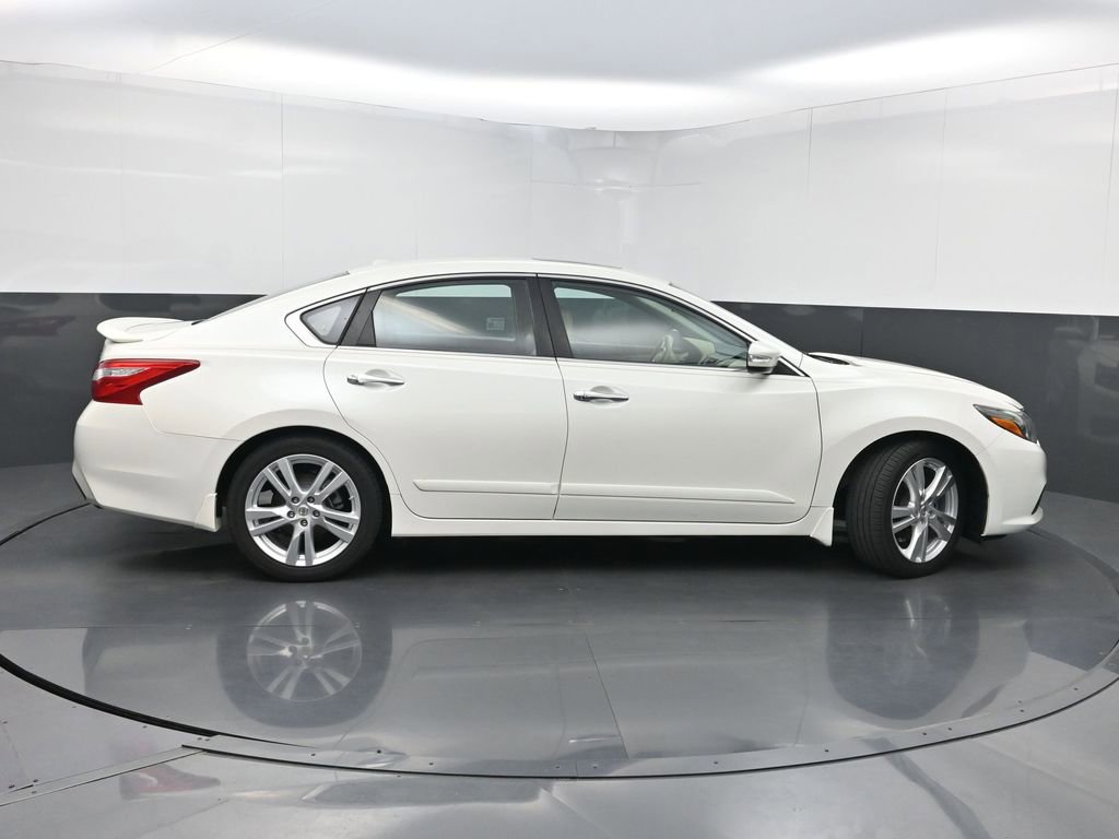Used 2017 Nissan Altima 3.5 SL w/ 3.5SL Technology Package FWD image 40