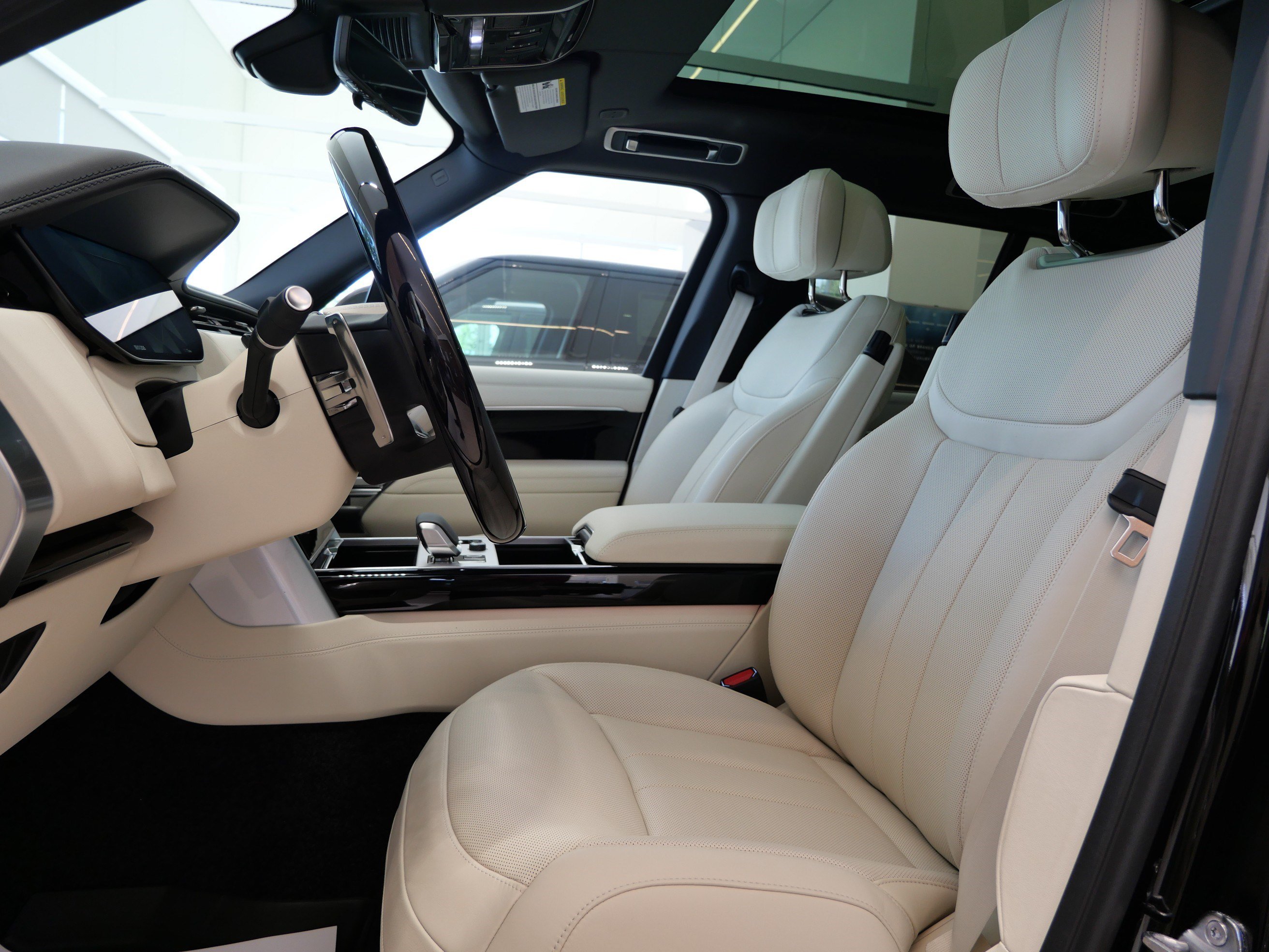 New 2027 Land Rover Range Rover Autobiography AWD/4WD image 3
