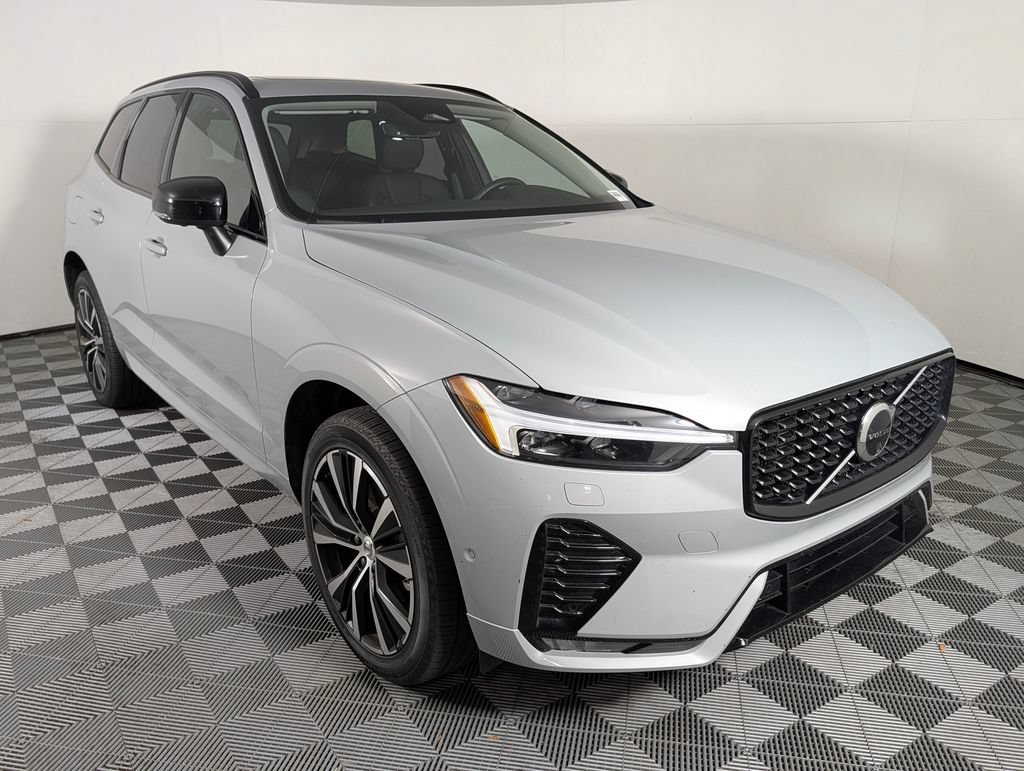 Used 2025 Volvo XC60 B5 Plus AWD/4WD image 9