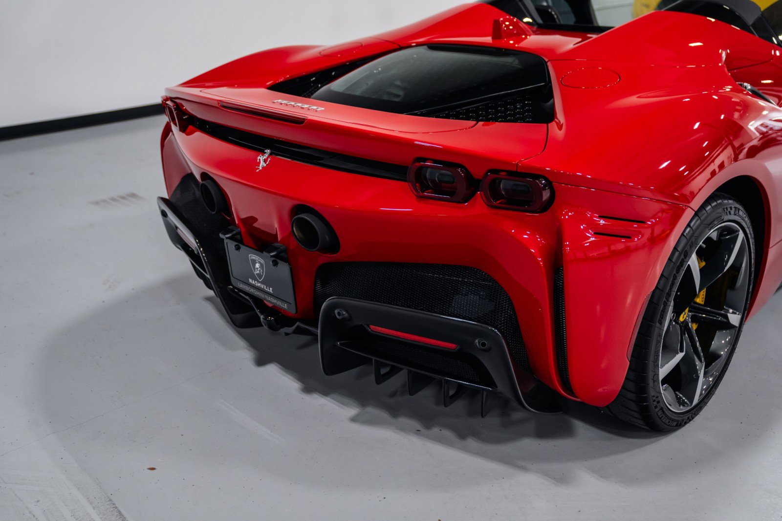 Used 2024 Ferrari SF90 Spider image 34