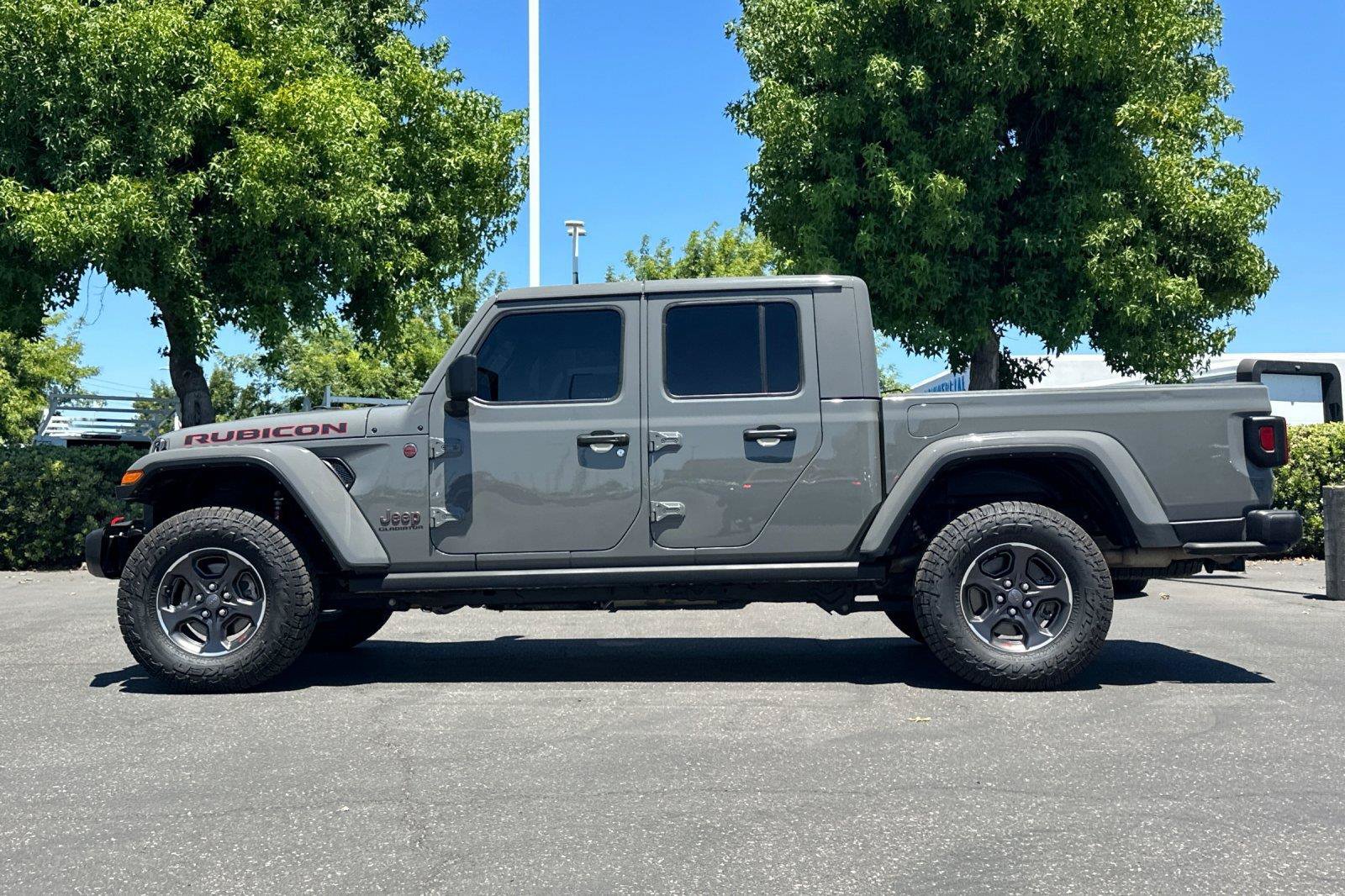 Used 2022 Jeep Gladiator Rubicon w/ Trailer Tow Package AWD/4WD image 6