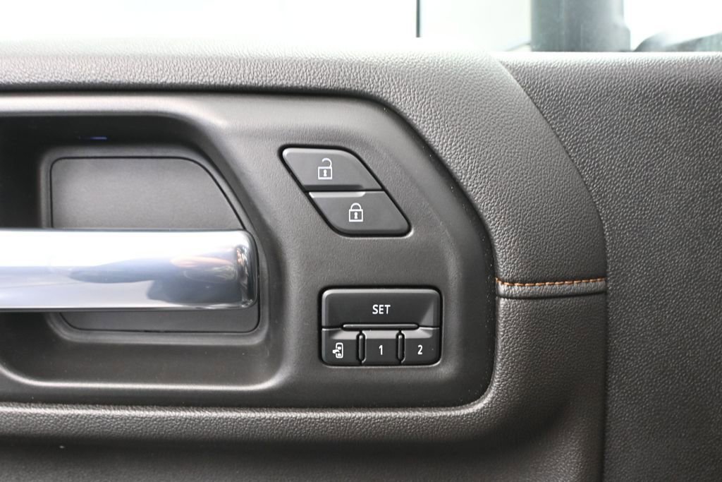 Used 2022 GMC Sierra 3500 AT4 w/ AT4 Premium Plus Package AWD/4WD image 25