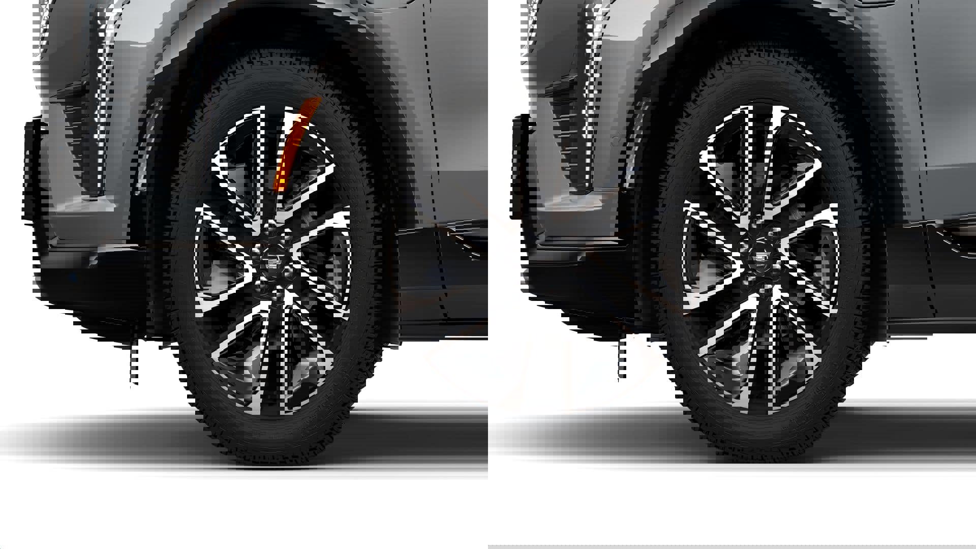 New 2025 Cadillac Optiq Sport 1 w/ LPO, Floor Liner Package image 31