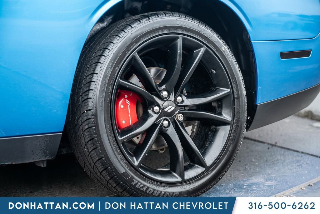 Used 2018 Dodge Challenger SXT w/ Blacktop Package RWD image 33