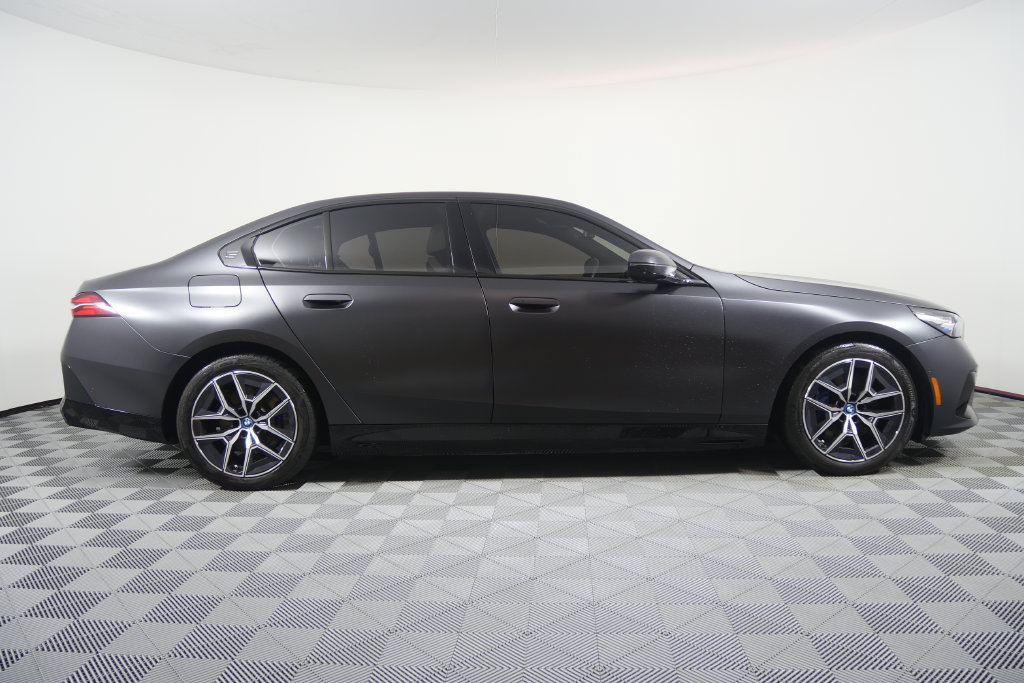 Certified 2024 BMW i5 eDrive40i w/ Executive Package RWD image 3