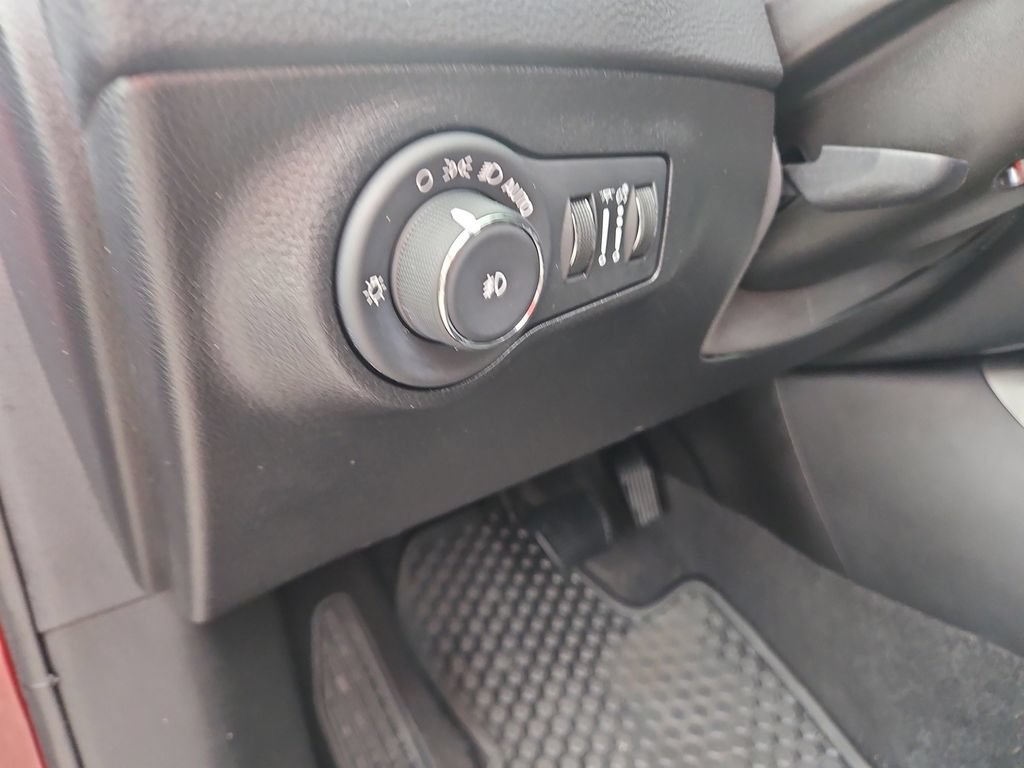 Used 2020 Jeep Compass Latitude w/ Cold Weather Group AWD/4WD image 24