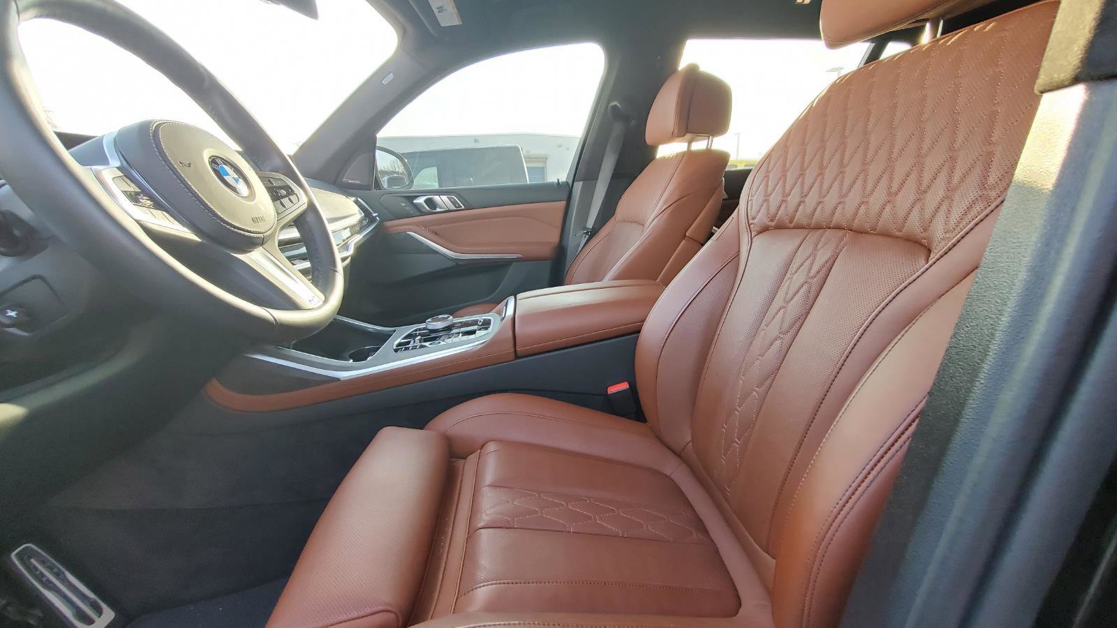 Used 2024 BMW X7 xDrive40i w/ M Sport Package image 3