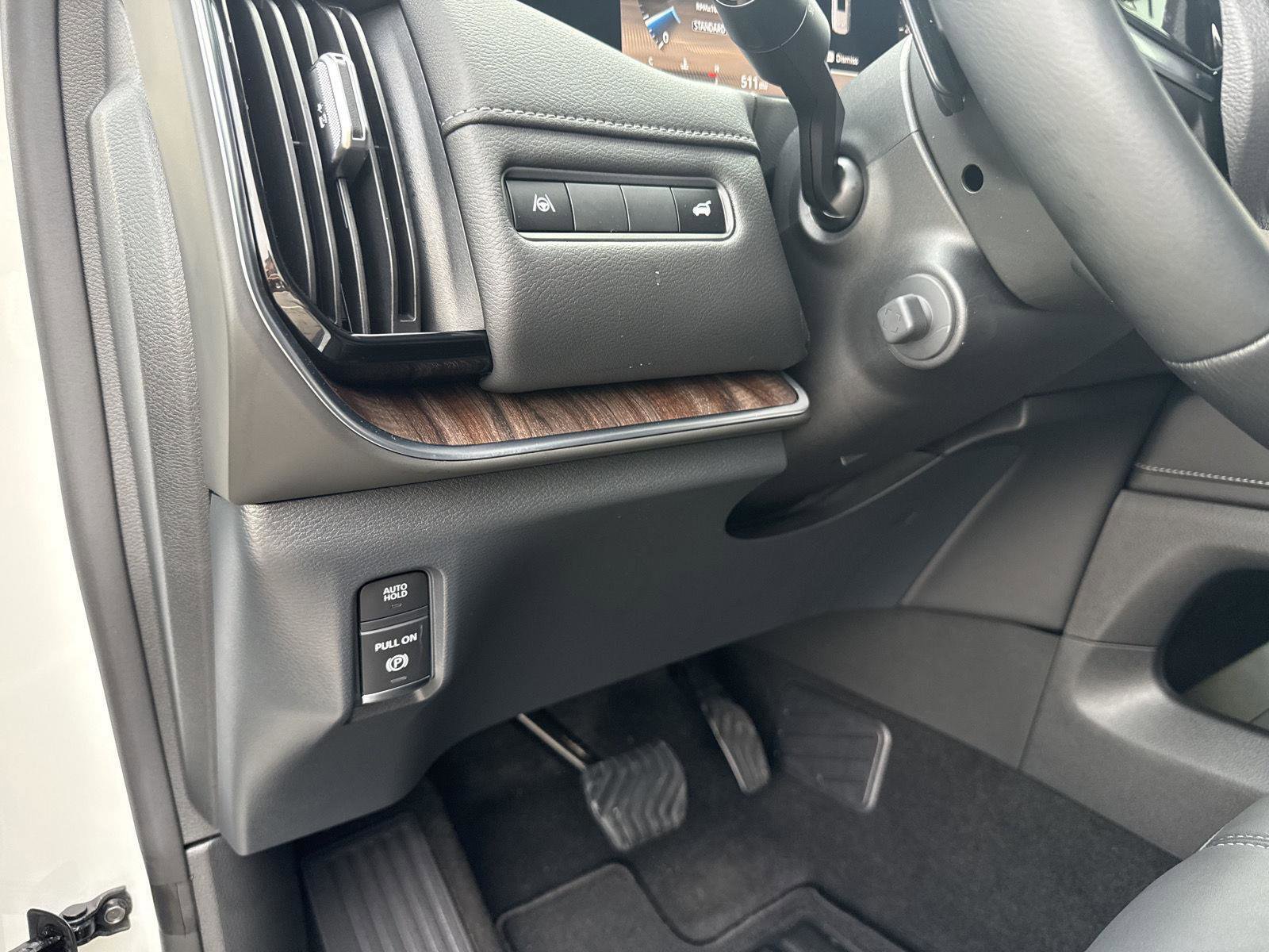 New 2026 Nissan Armada SL w/ Captain's Chari Seat Package image 18