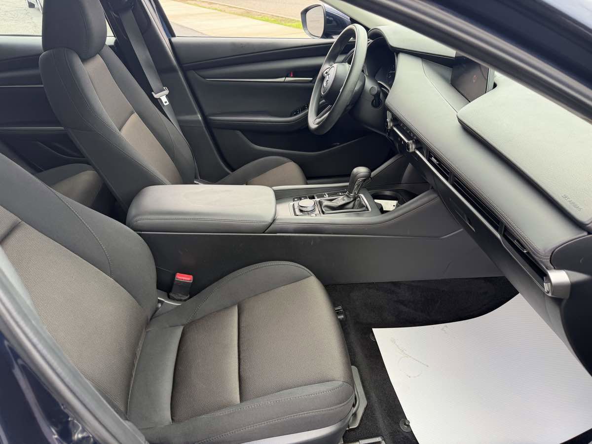 Used 2020 MAZDA MAZDA3 Sedan FWD image 17