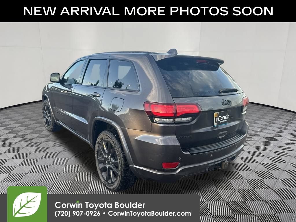 Used 2017 Jeep Grand Cherokee Altitude AWD/4WD image 5