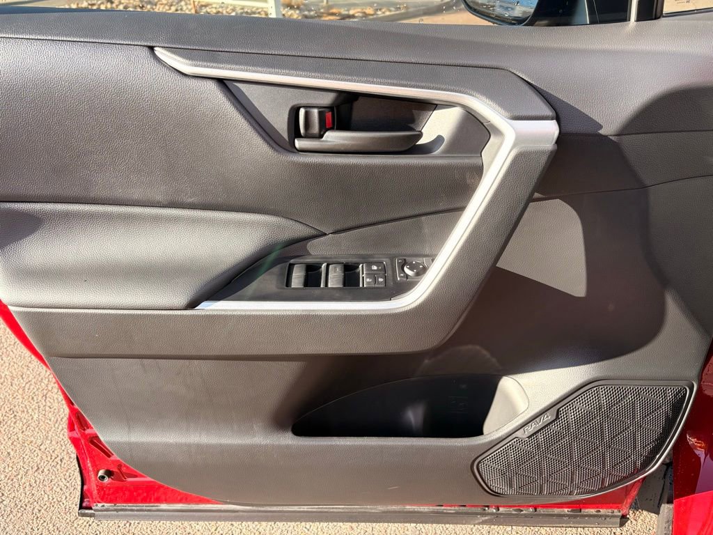 Used 2025 Toyota RAV4 LE image 9