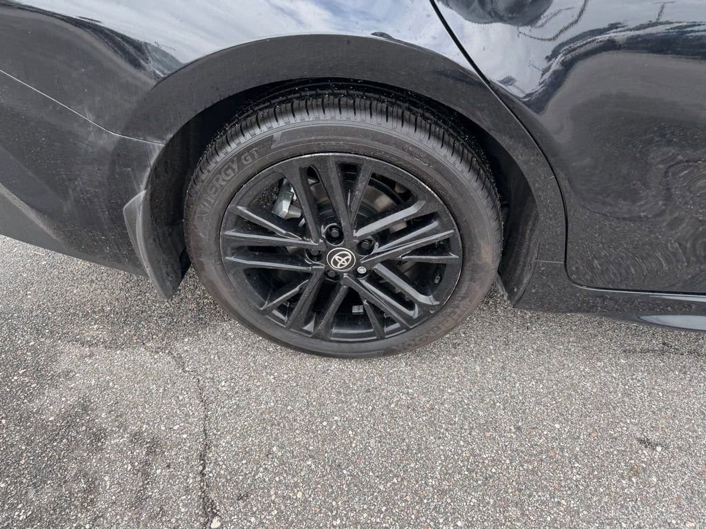 Used 2025 Toyota Camry SE image 5