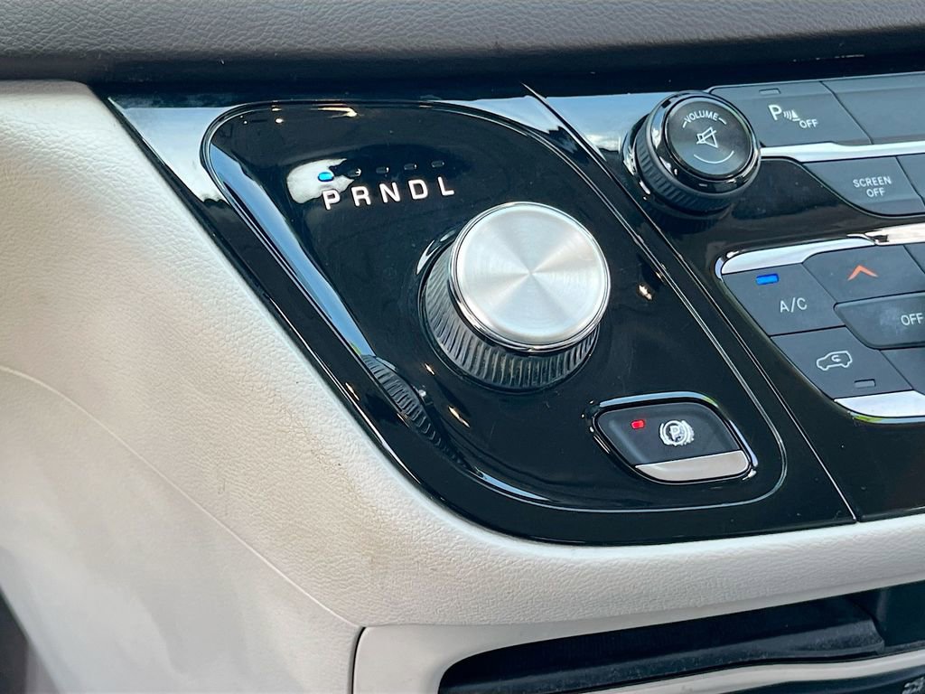 Used 2017 Chrysler Pacifica Touring-L Plus FWD image 16