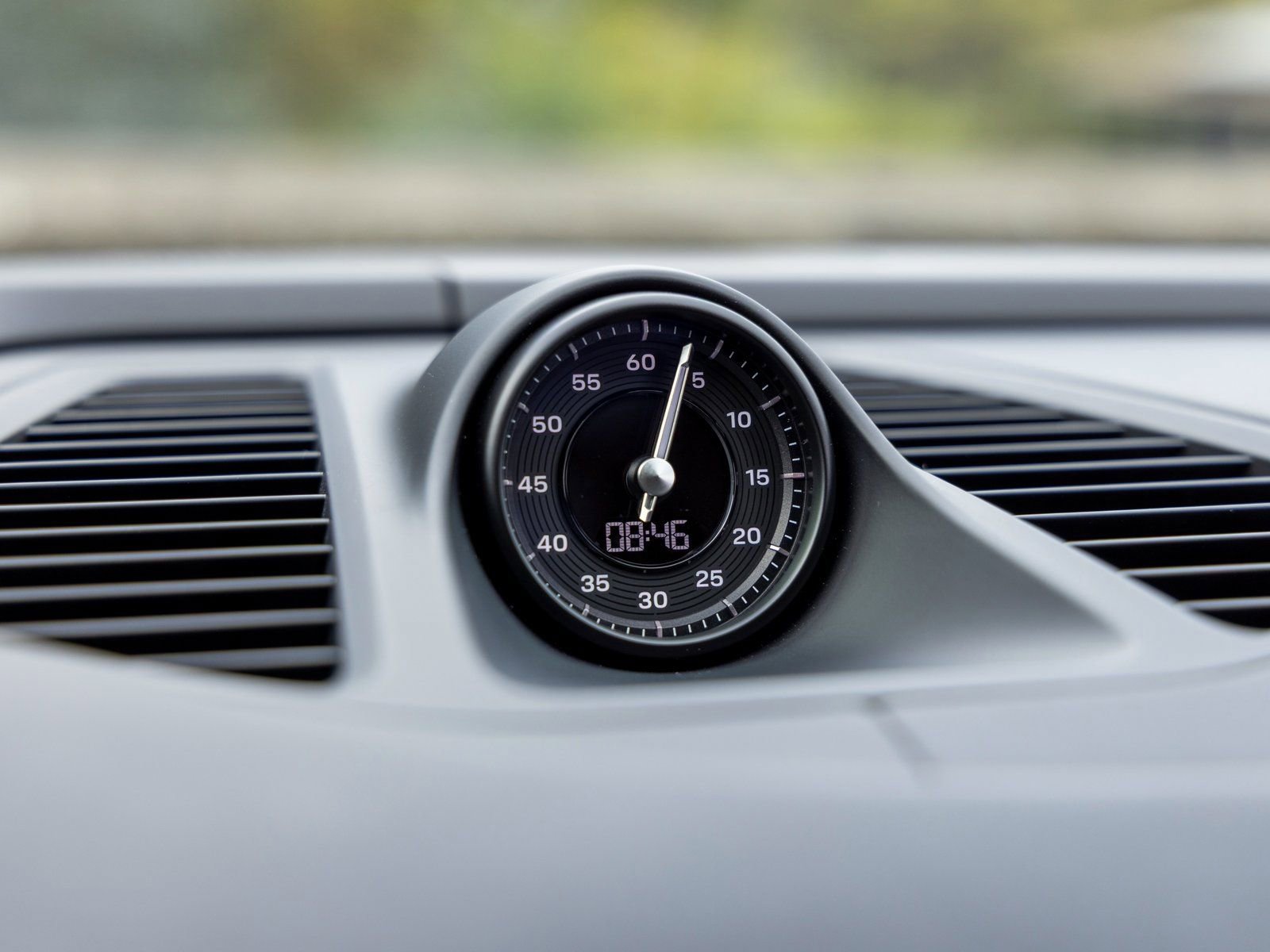 Used 2024 Porsche Macan 4 Electric image 33