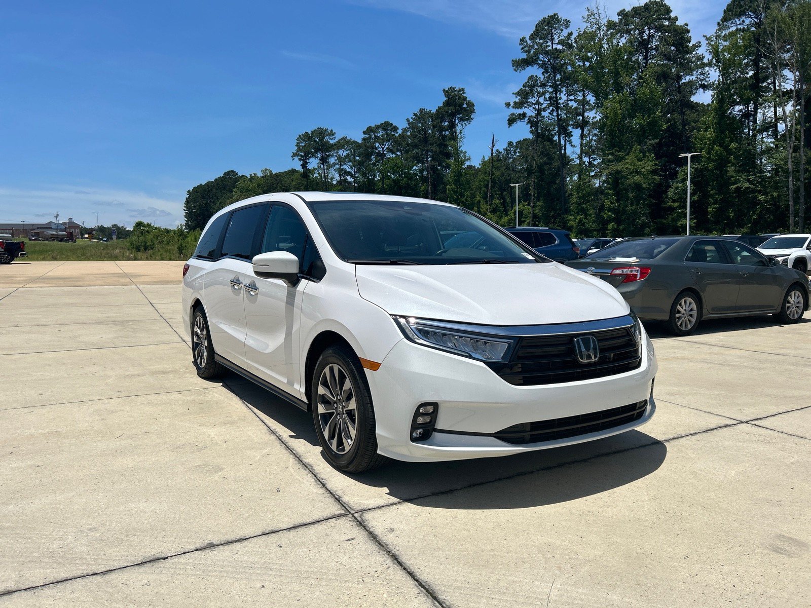 Used 2024 Honda Odyssey EX-L image 2