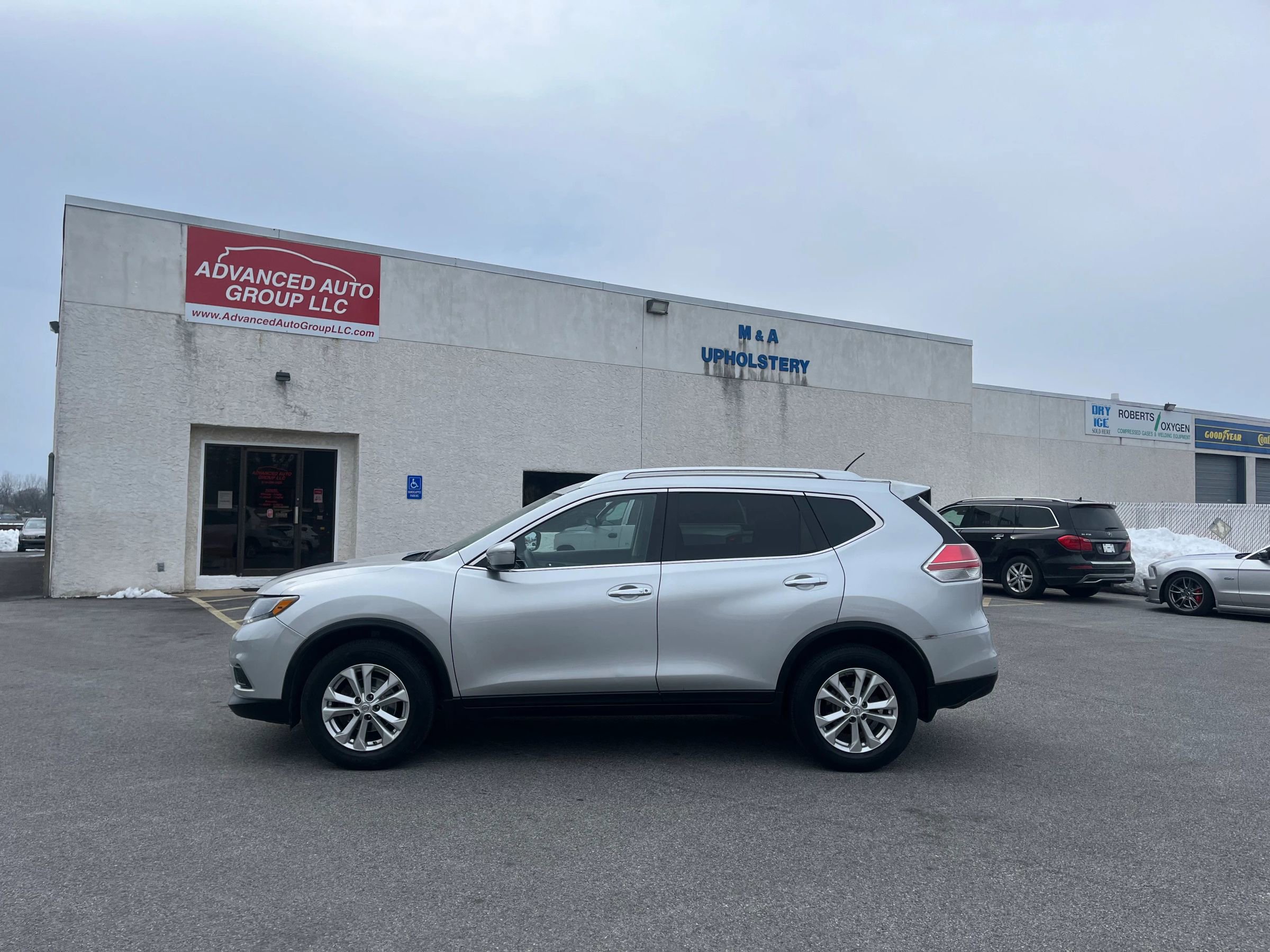 Used 2015 Nissan Rogue SV image 36