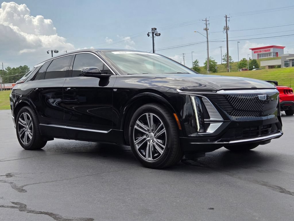 Used 2024 Cadillac Lyriq Luxury AWD/4WD image 7