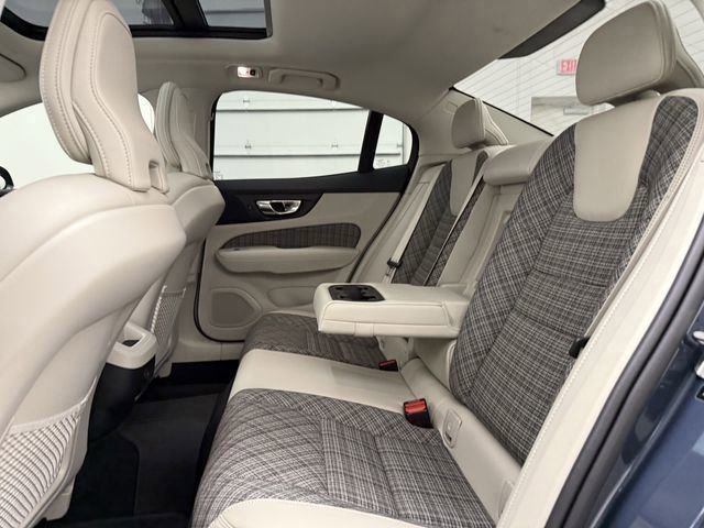 Used 2021 Volvo S60 T5 Momentum w/ Premium Package image 28