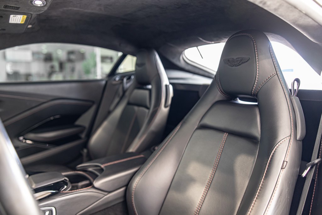Used 2019 Aston Martin V8 Vantage Coupe RWD image 16