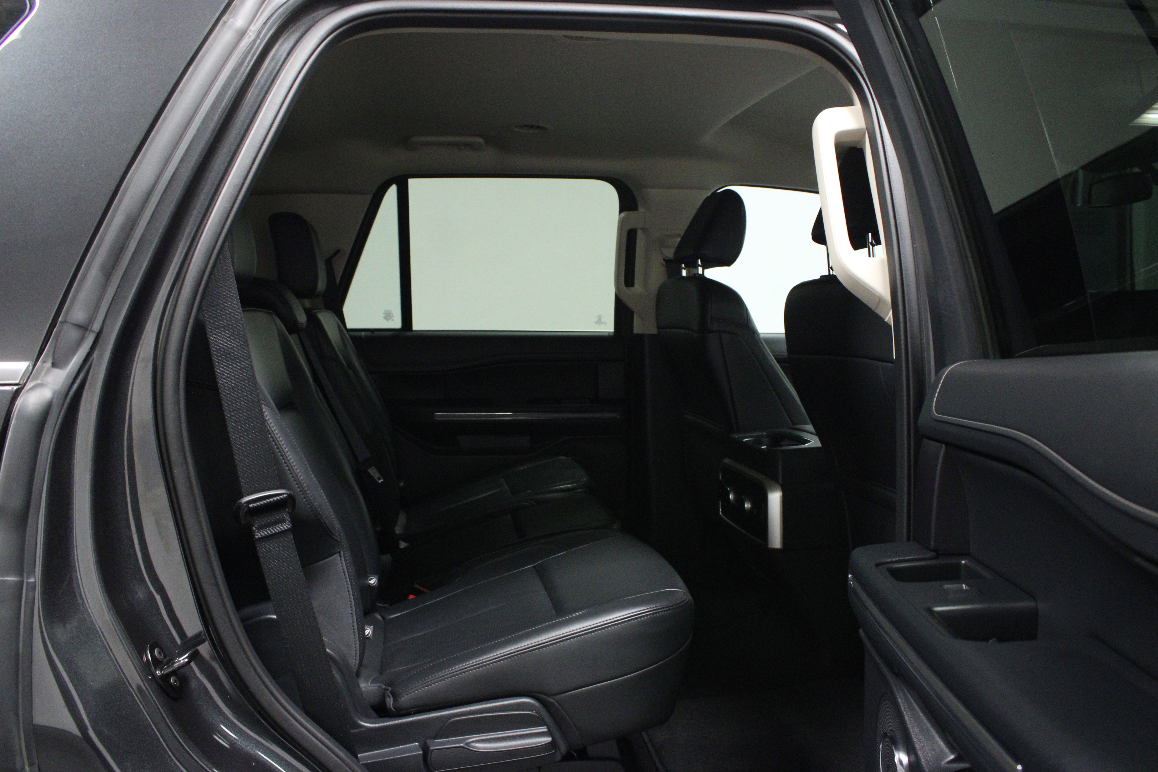 Used 2024 Ford Expedition XLT image 16