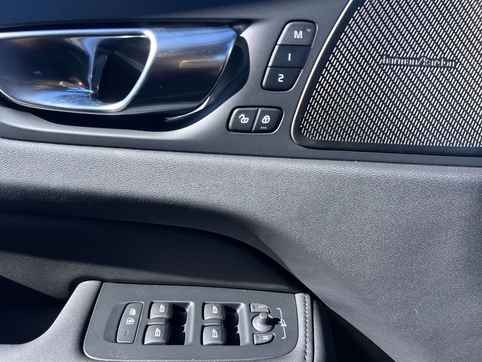 New 2026 Volvo XC60 T8 Ultra w/ Protection Package Premier AWD/4WD image 15