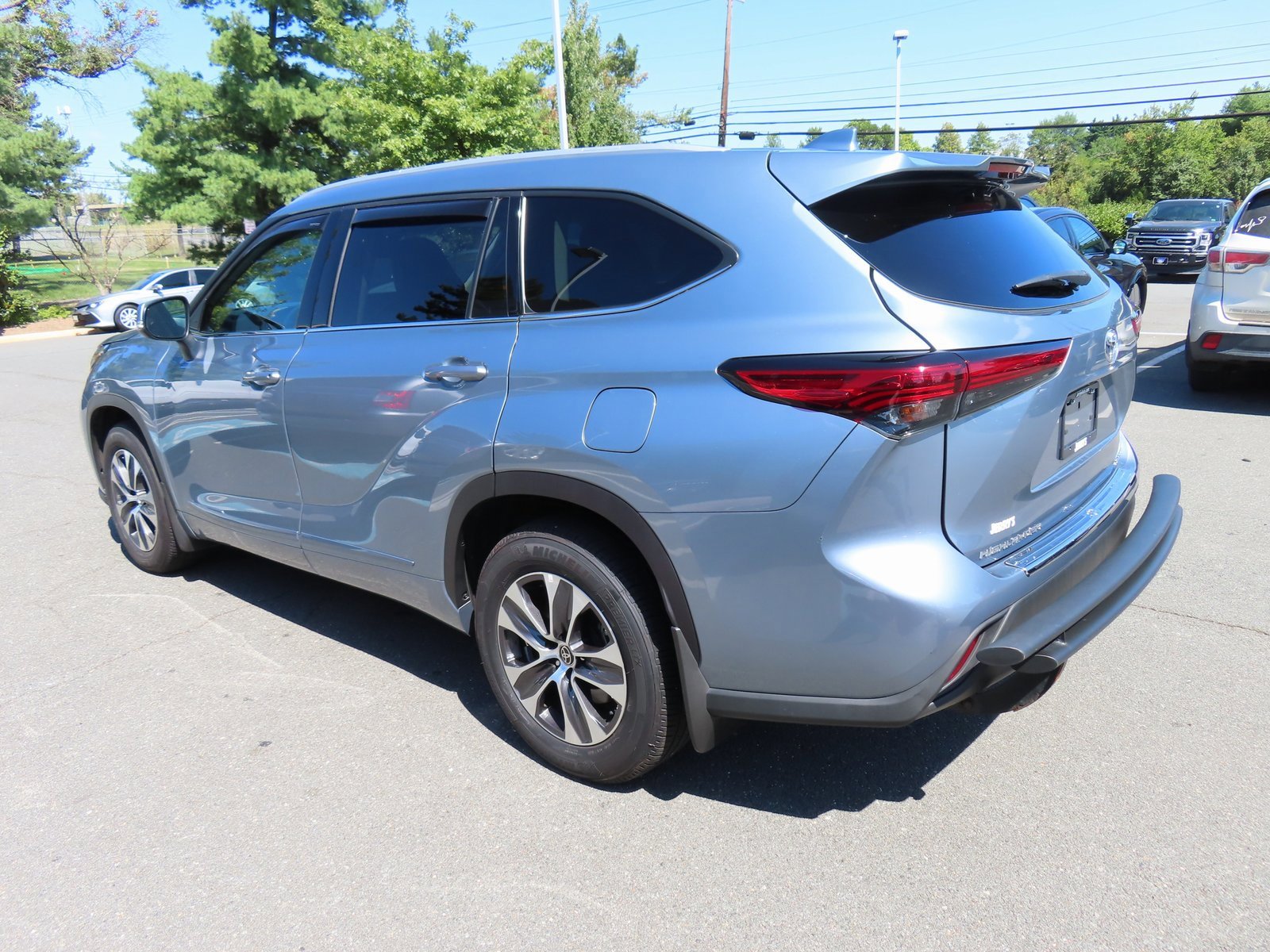 Used 2022 Toyota Highlander XLE image 7
