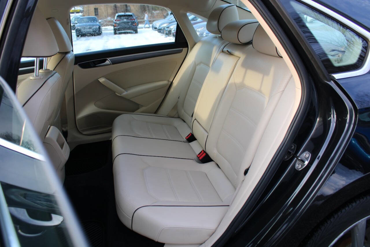 Used 2017 Volkswagen Passat 1.8T R-Line image 26