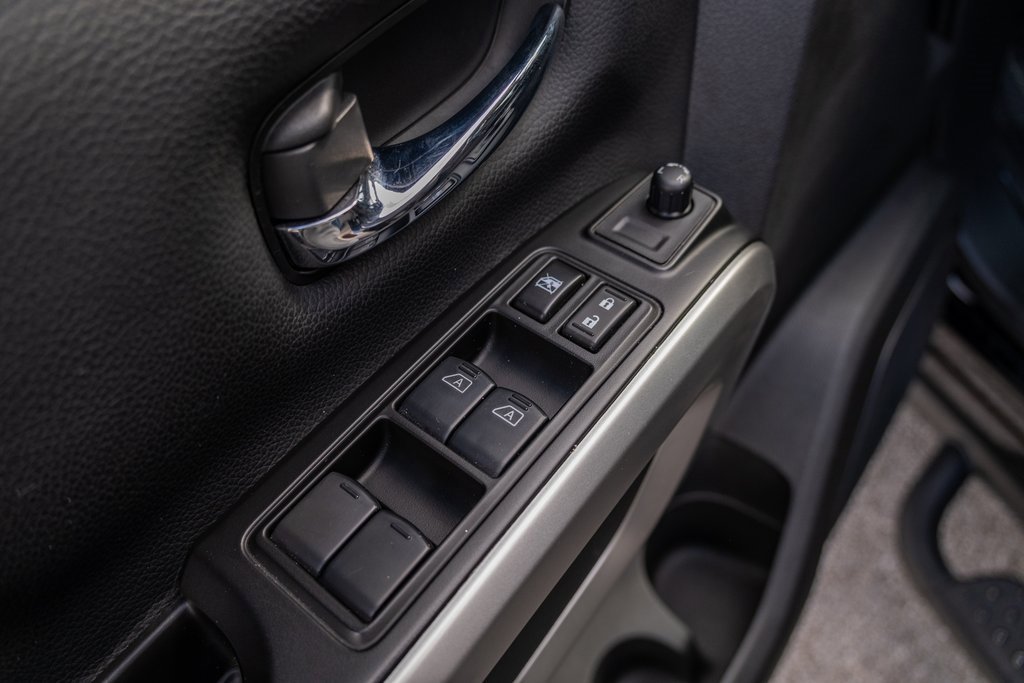 Used 2023 Nissan Titan SV w/ Accessory Utility Package image 11