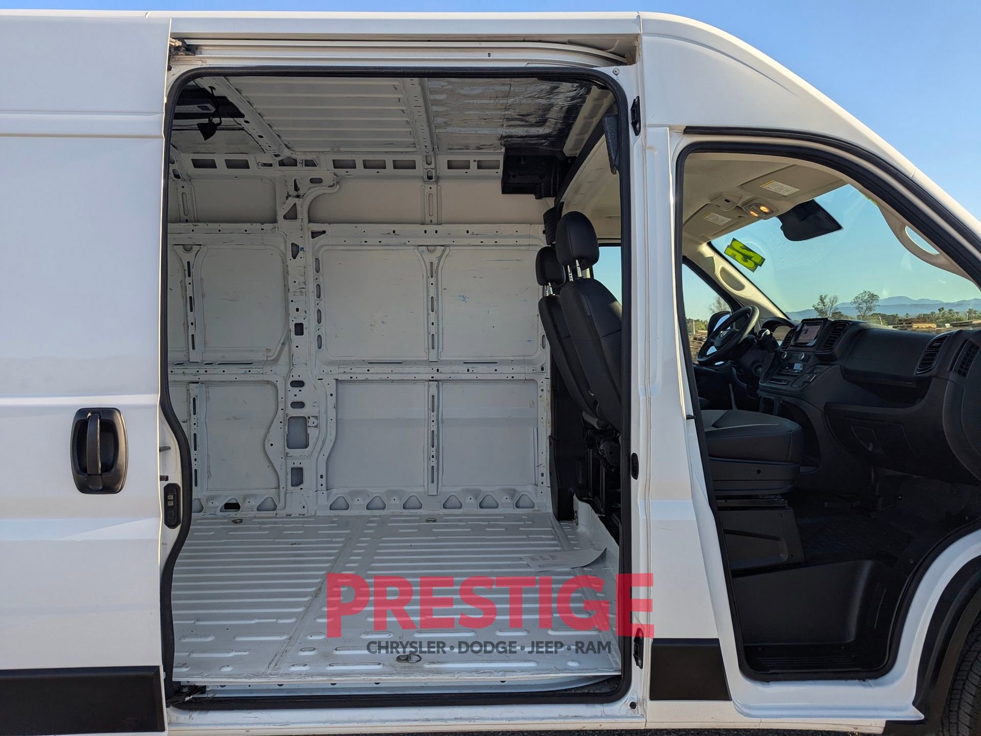 Used 2025 RAM ProMaster 2500 w/ Convenience Group image 7